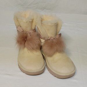UGG GITA WOMEN ANKEL BOOTS POM-POM SUEDE POWDER